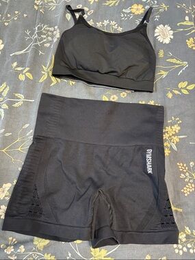 Gymshark Black Seamless Crop Padded Bra & High-Waist Biker Shorts Set Size Small